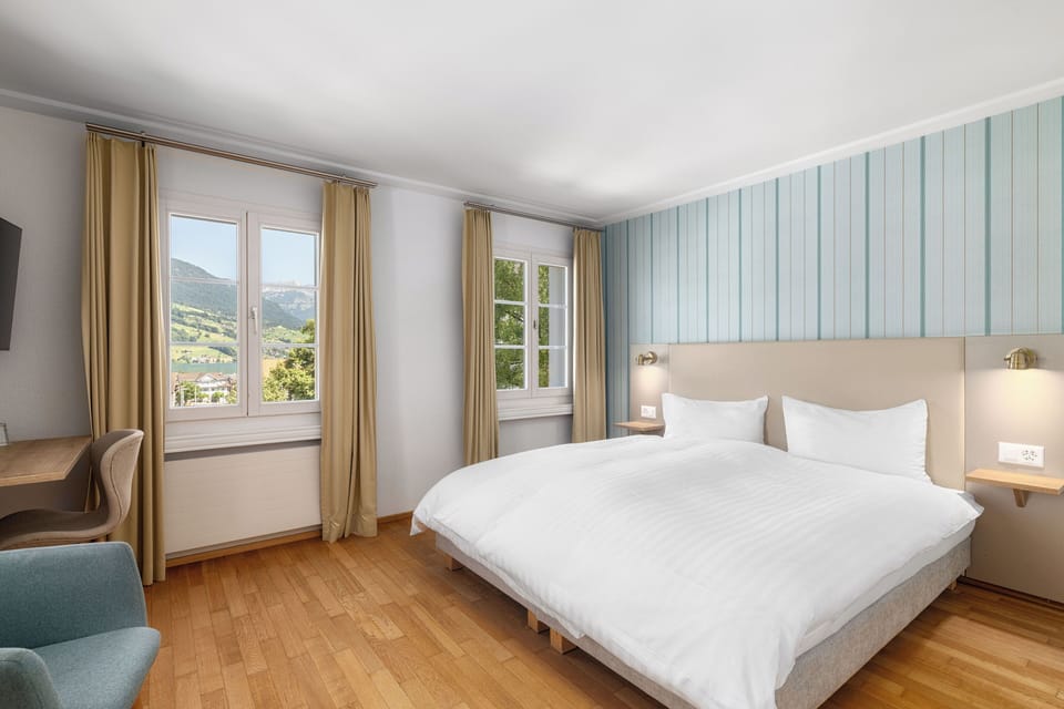 In-room safe, desk, WiFi (free), bed sheets