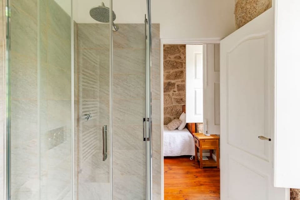Single Room, 1 Twin Bed, Mountain View | Bathroom | Shower, rainfall showerhead, eco-friendly toiletries, hair dryer