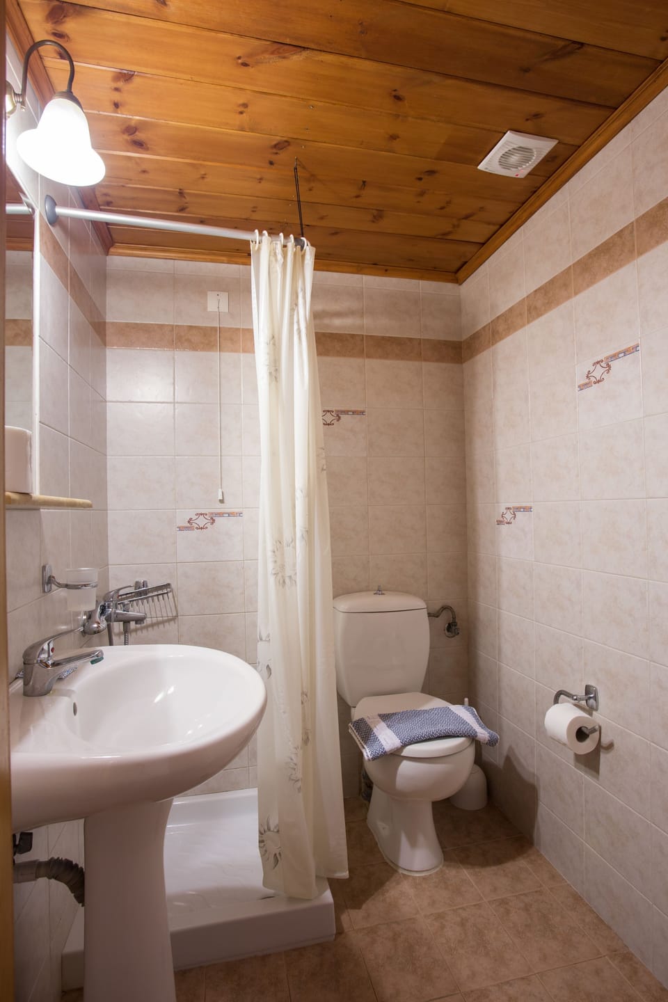 Studio, Kitchenette, Courtyard Area | Bathroom | Shower, free toiletries, hair dryer, slippers