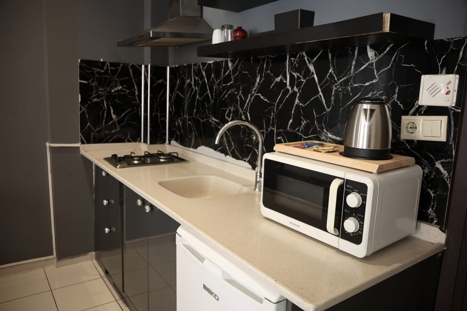 Deluxe Room, Terrace | Private kitchen | Mini-fridge, microwave, stovetop, electric kettle