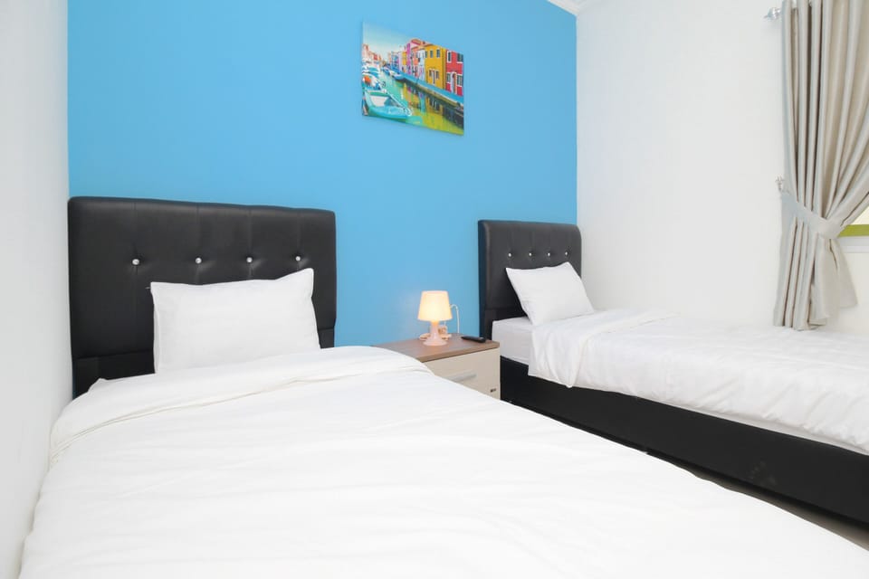 Standard Twin Room | Desk, free WiFi