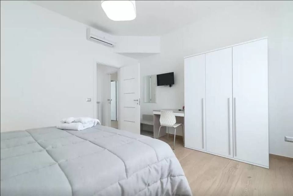Double or Twin Room | Premium bedding, desk, soundproofing, iron/ironing board