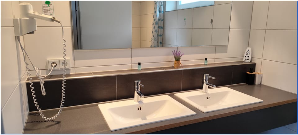 Junior Double Room, 2 Twin Beds, Non Smoking, Courtyard View | Bathroom | Shower, hair dryer, heated floors (bathroom), towels