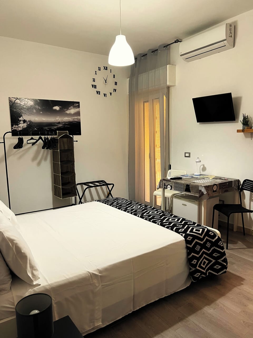 Classic Double or Twin Room, 1 King Bed, Ensuite | Down comforters, in-room safe, individually furnished, desk