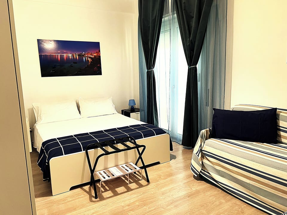 Classic Double or Twin Room, 1 Bedroom, Non Smoking, Ensuite | Down comforters, in-room safe, individually furnished, desk