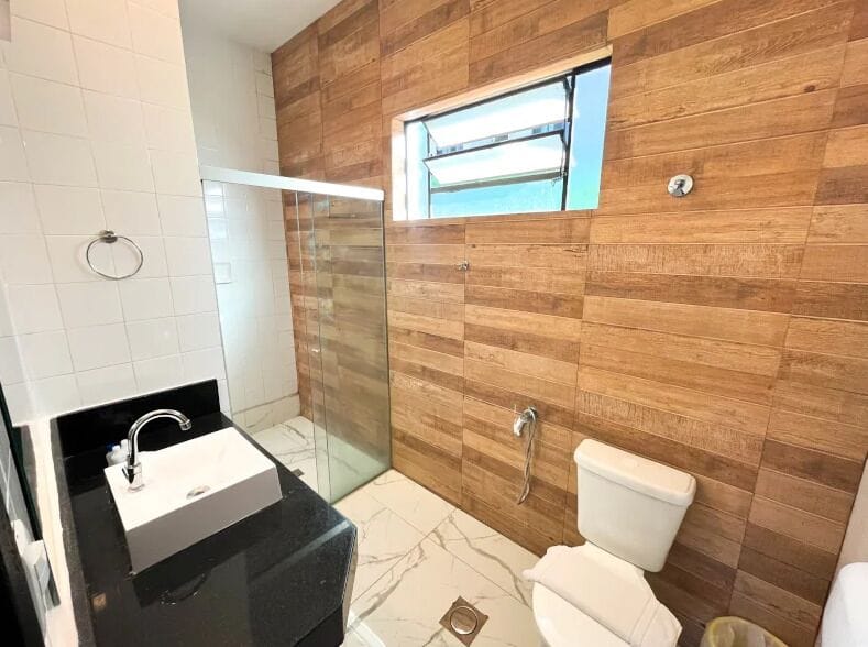 Standard Room | Bathroom | Shower, free toiletries, towels