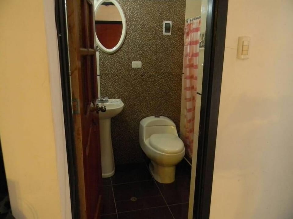 Apartment, 2 Bedrooms | Bathroom | Shower, towels