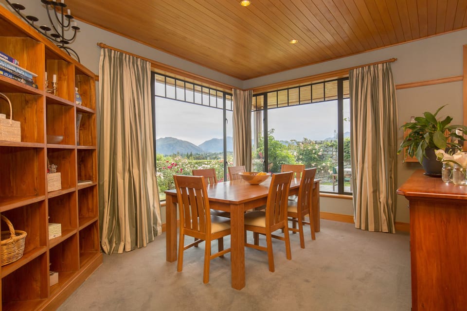 Holiday Home | In-room dining