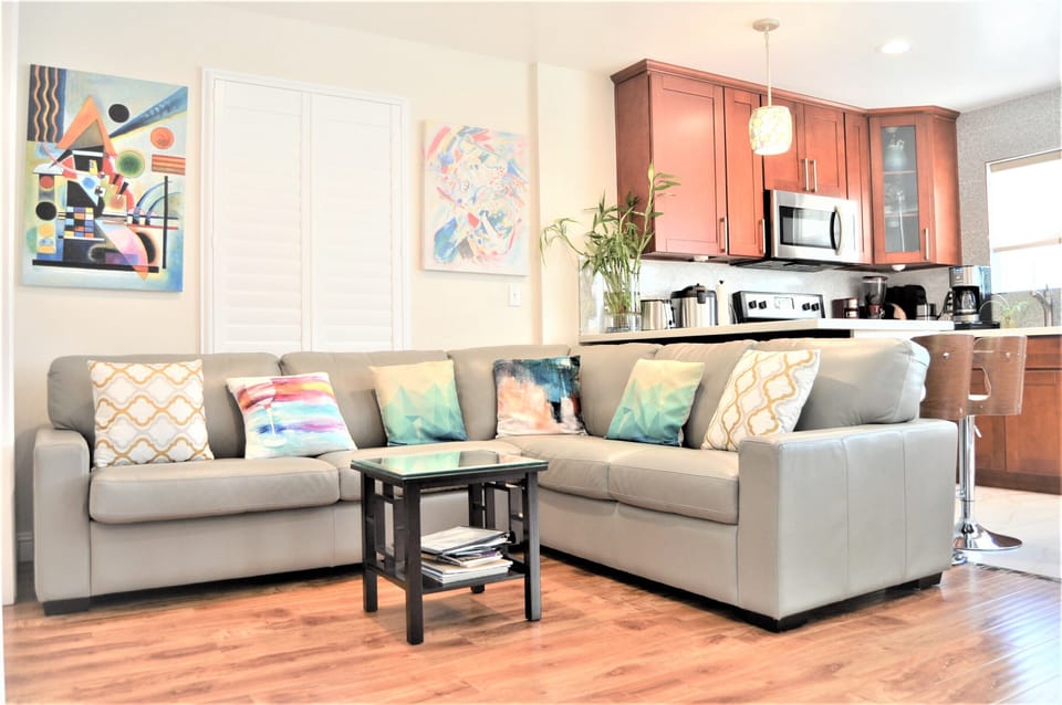 Living room :Urban genuine leather sectional sofa for common area in open space 