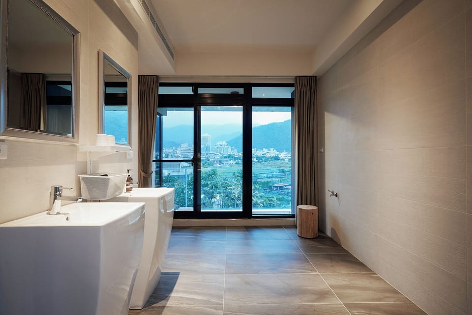 Separate tub and shower, spring water tub, rainfall showerhead