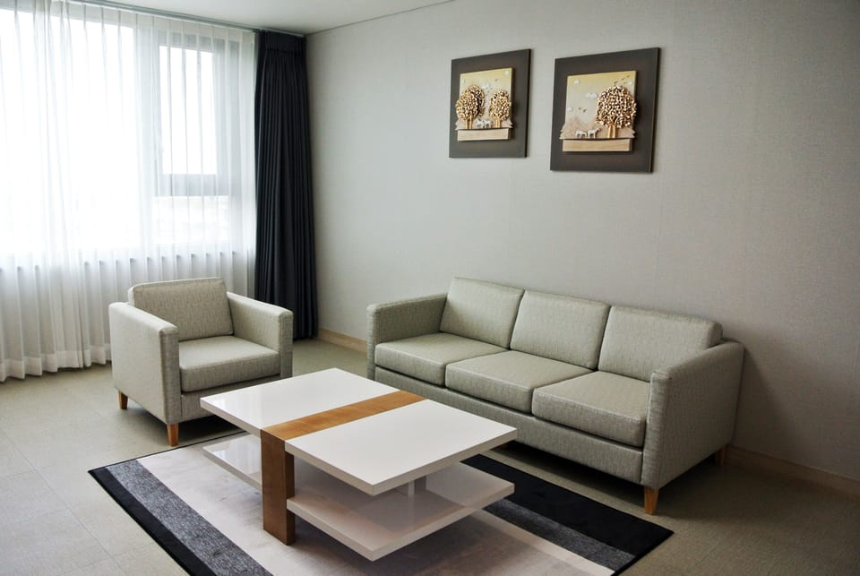 Suite, 1 Bedroom (Bedroom & Living Room) | In-room safe, desk, blackout drapes, soundproofing
