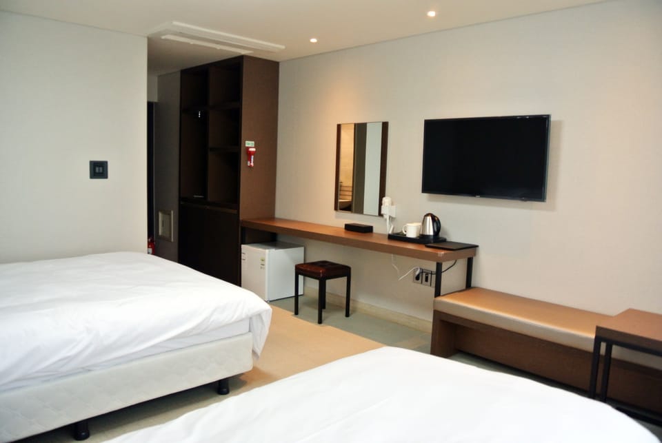 In-room safe, desk, blackout drapes, soundproofing
