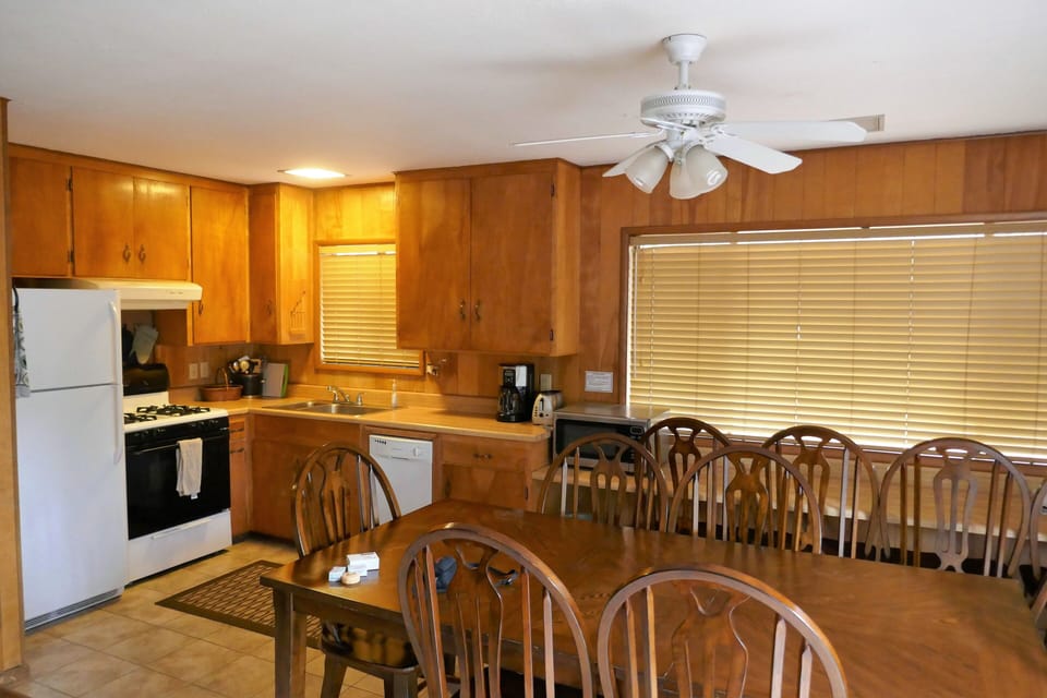 Updated kitchen with dishwasher!
