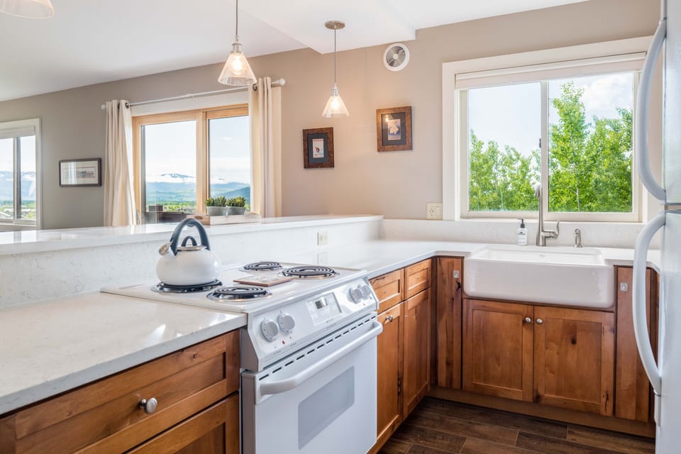 Kitchen - Please note that the stove has been updated