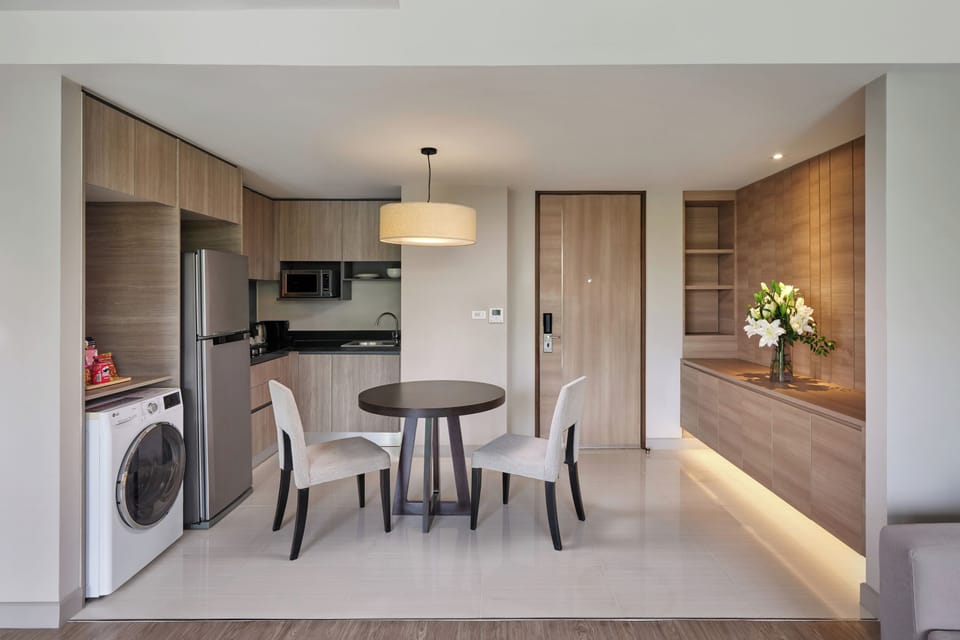 Suite, 1 Bedroom | Private kitchen | Paper towels