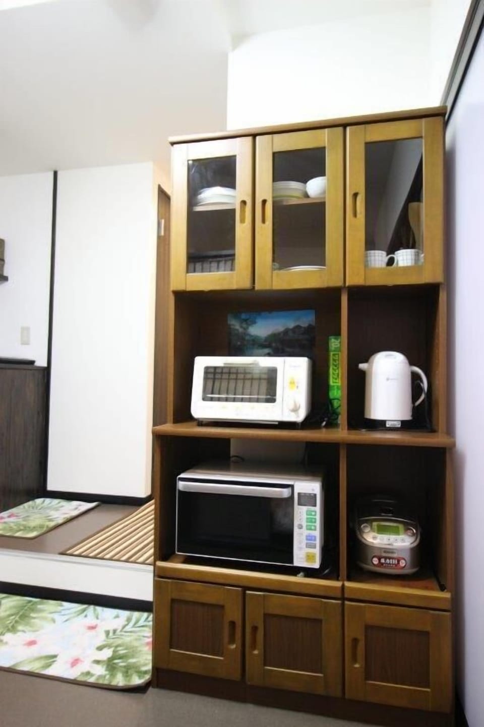 J Standard Family Room | Microwave