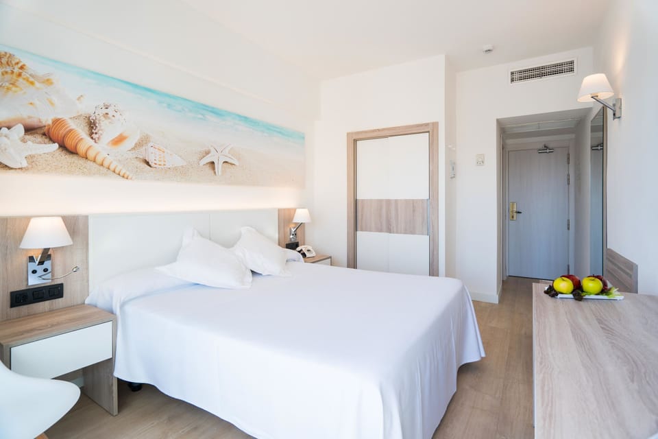 In-room safe, desk, WiFi (free), bed sheets