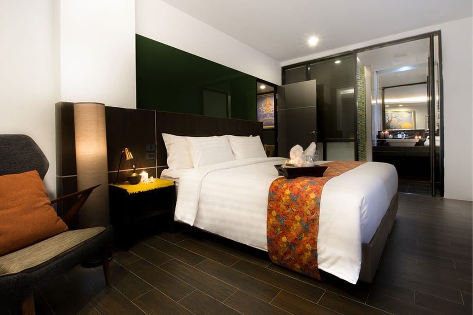 Grand Suite Room | In-room safe, laptop workspace, blackout drapes