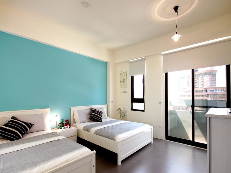 Family Quadruple Room | Desk, blackout drapes, rollaway beds (surcharge), WiFi (free)