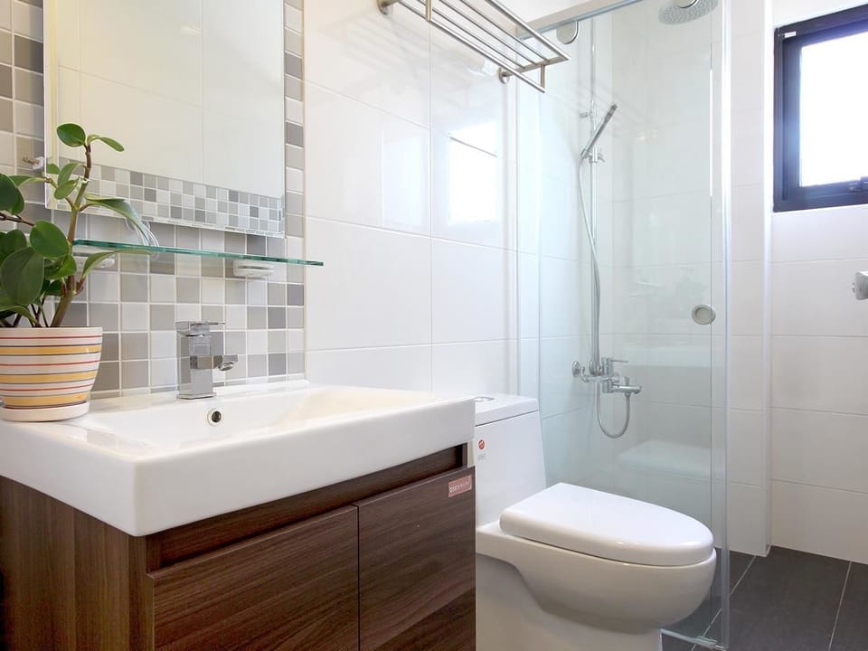 Superior Double Room | Bathroom | Shower, free toiletries, hair dryer, towels
