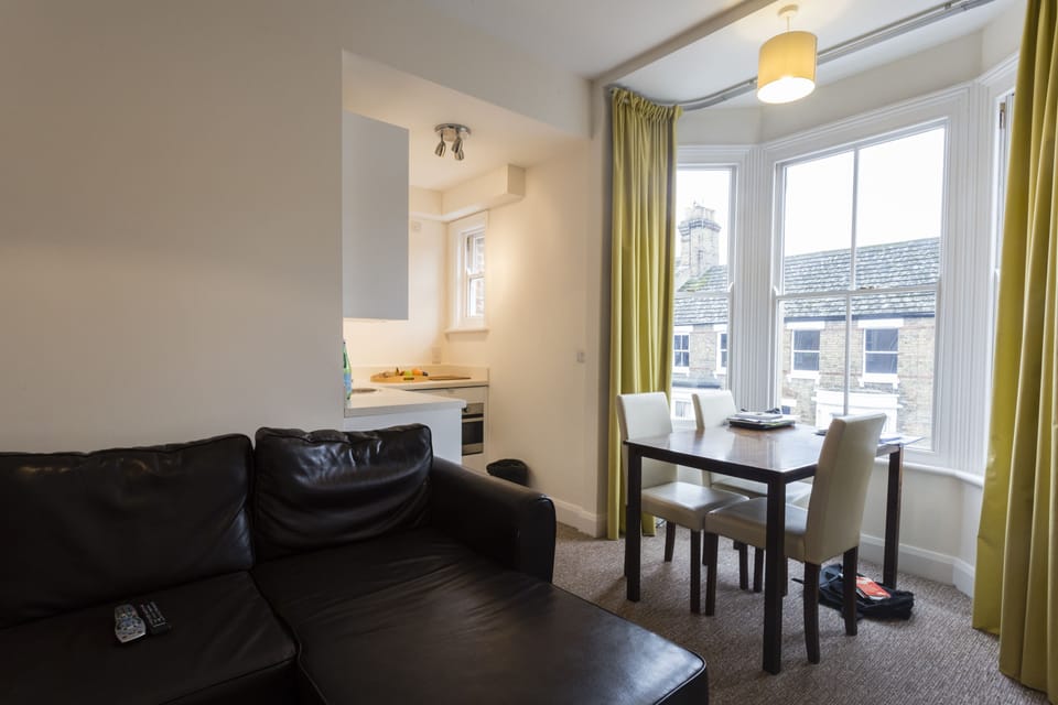 Executive Suite | Private kitchenette | Fridge, microwave