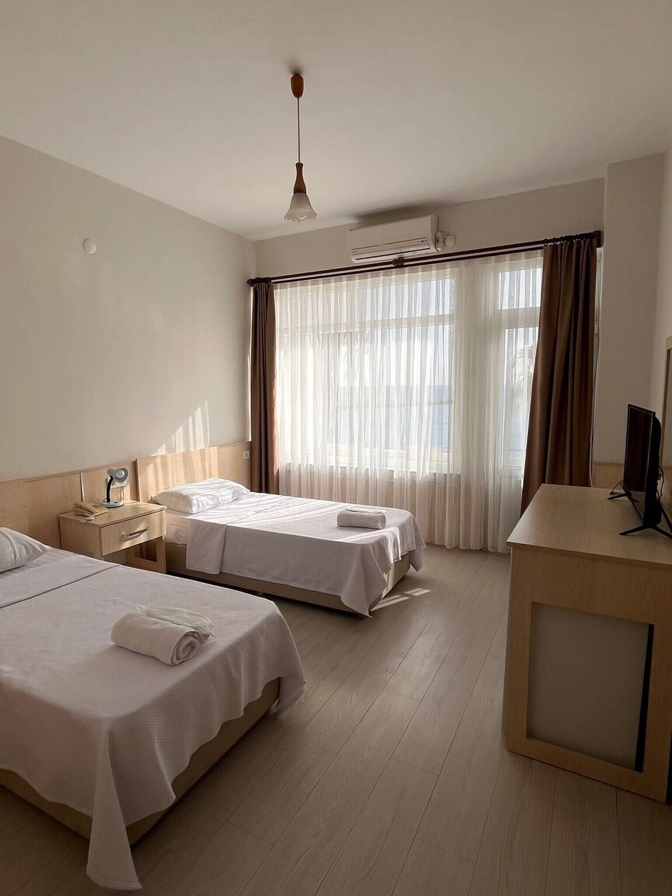Classic Twin Room | Free minibar, desk, laptop workspace, iron/ironing board