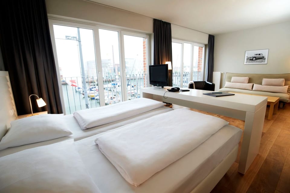In-room safe, desk, free WiFi