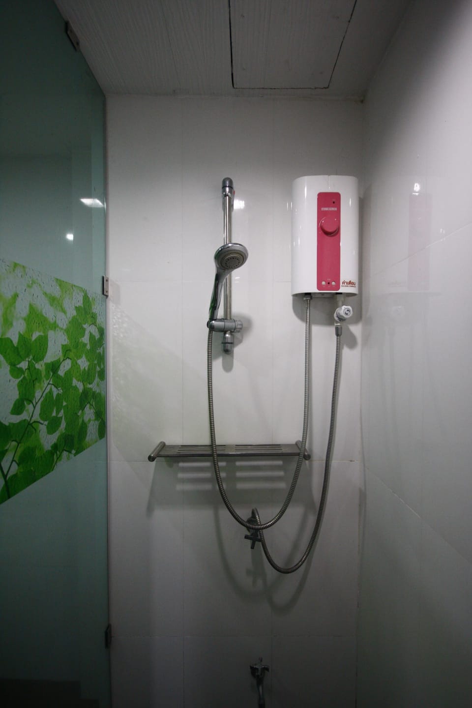 Standard Double Room | Bathroom shower