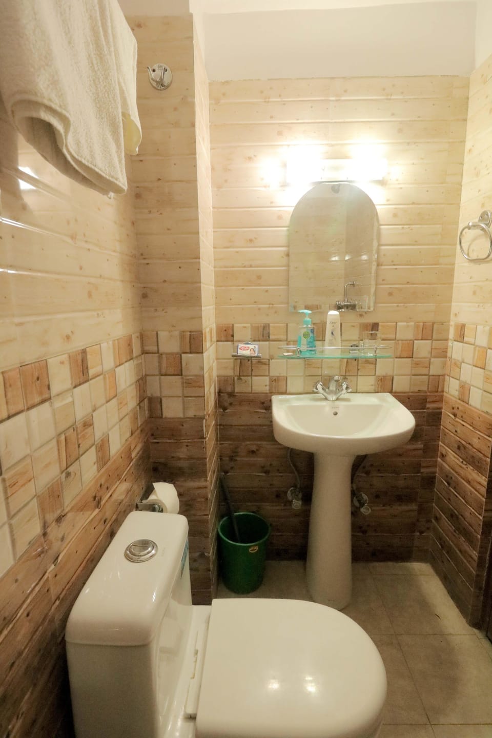 Standard Room, Shared Bathroom | Bathroom | Free toiletries, hair dryer, slippers, towels