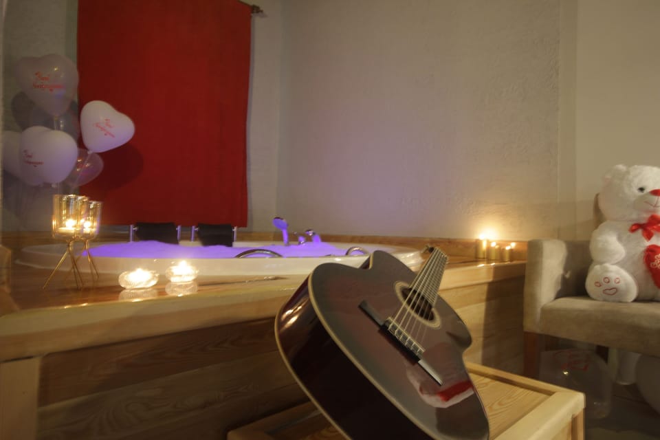 Business Double Room, Jetted Tub | Minibar, desk, free WiFi, wheelchair access