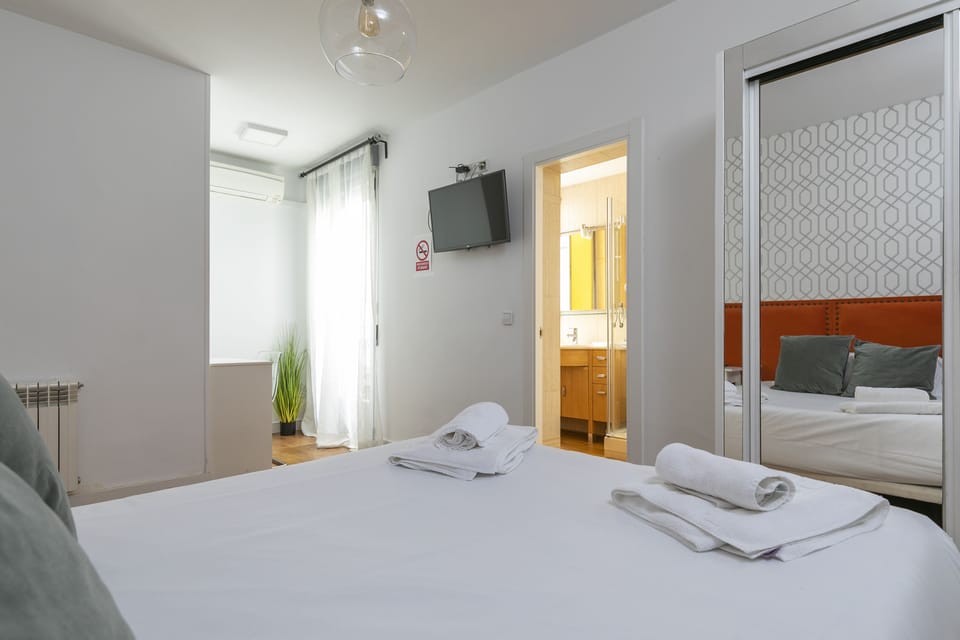 Minibar, desk, WiFi (free), bed sheets