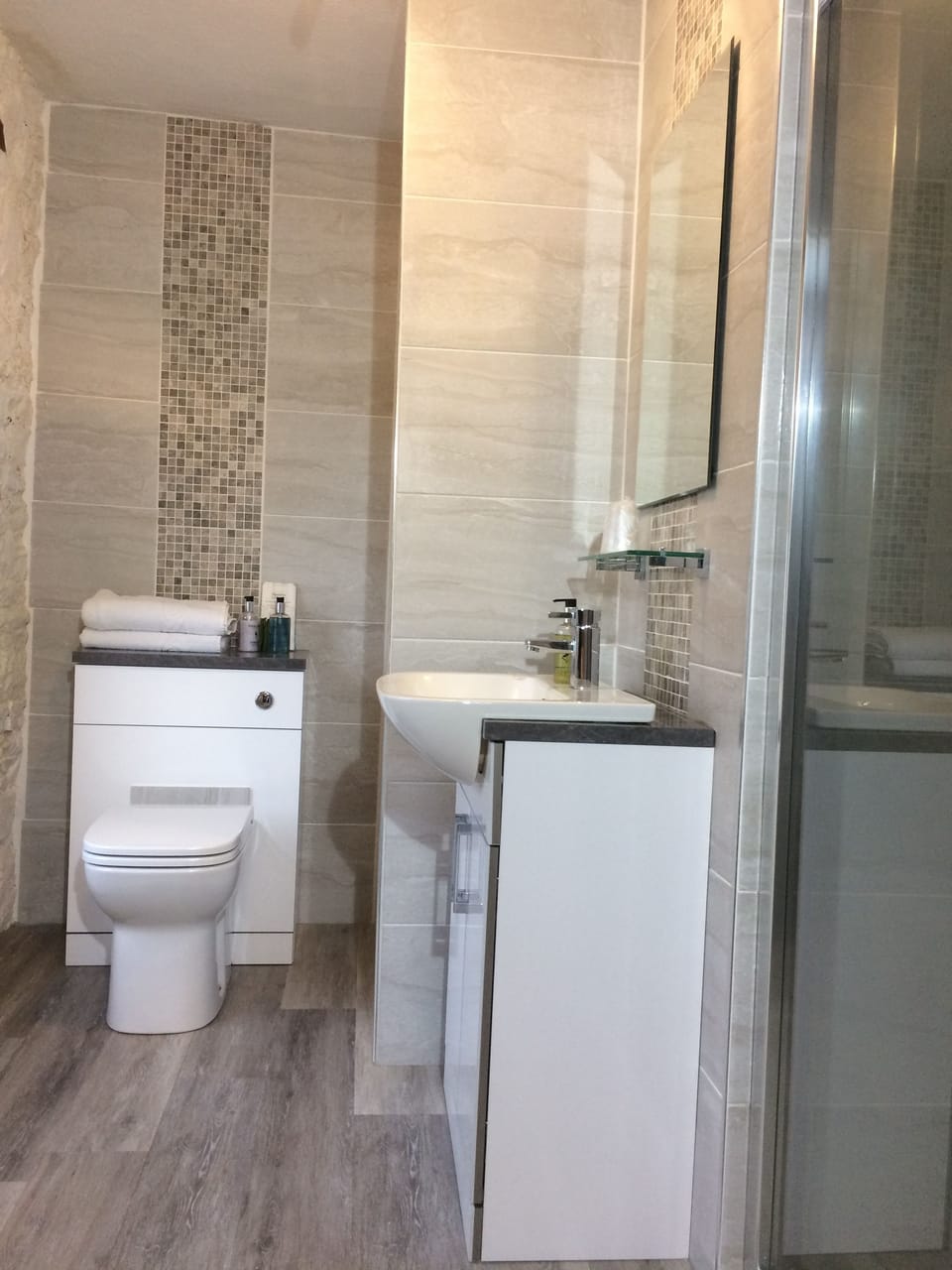 Deluxe Double Room, Ensuite | Bathroom sink