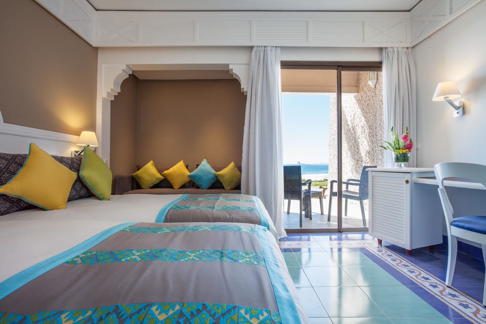 Premium bedding, minibar, desk, blackout drapes