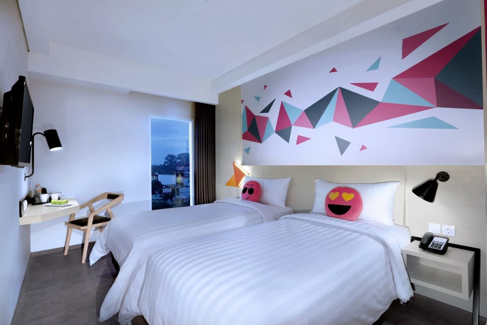 Standard Room | Minibar, in-room safe, desk, soundproofing
