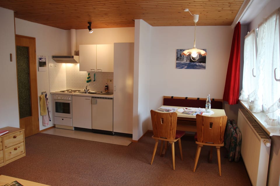 Apartment, Balcony (4) | In-room dining