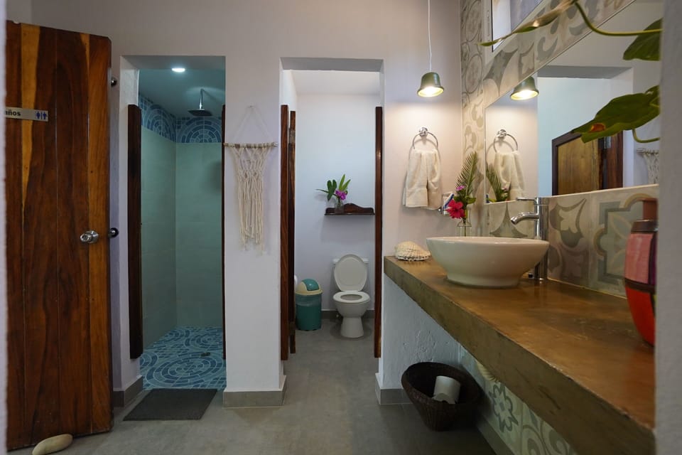 Standard Triple Room, 1 Bedroom, Shared Bathroom | Bathroom | Towels
