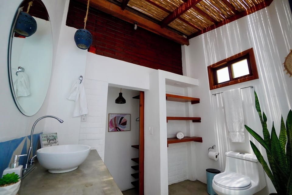 Deluxe Triple Room | Bathroom | Towels