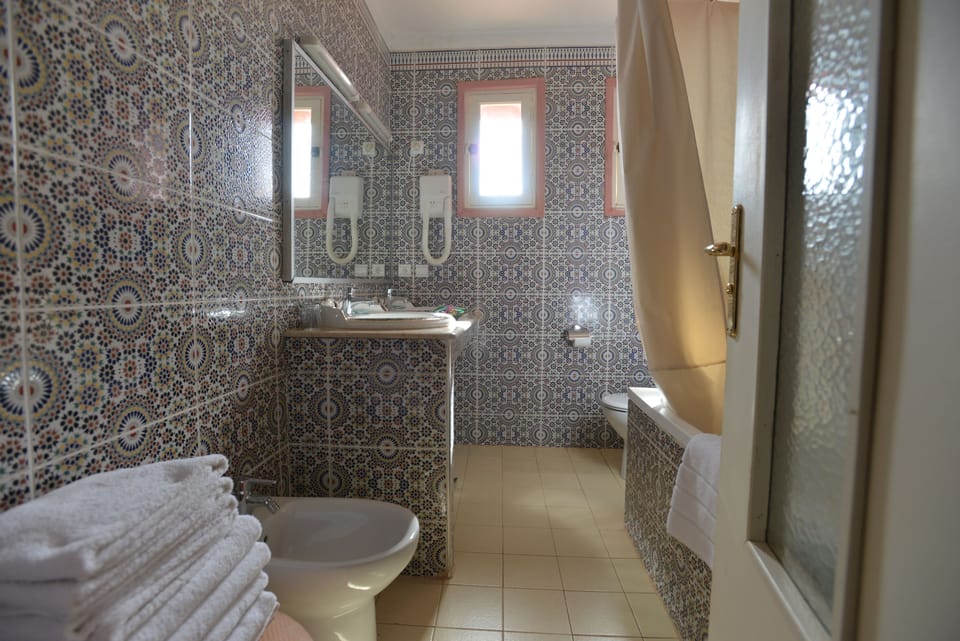 Royal Suite | Bathroom | Combined shower/tub, free toiletries, hair dryer, bathrobes