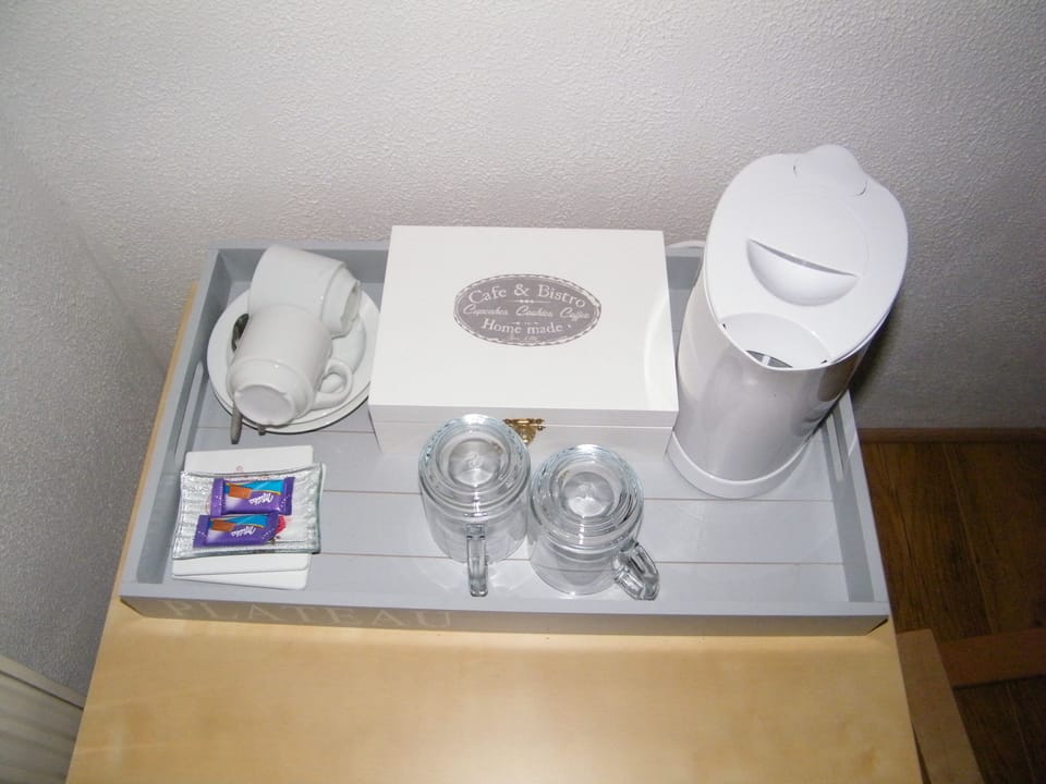 Comfort Triple Room | Coffee and/or coffee maker