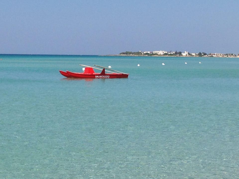 Beach nearby, white sand, 2 beach bars