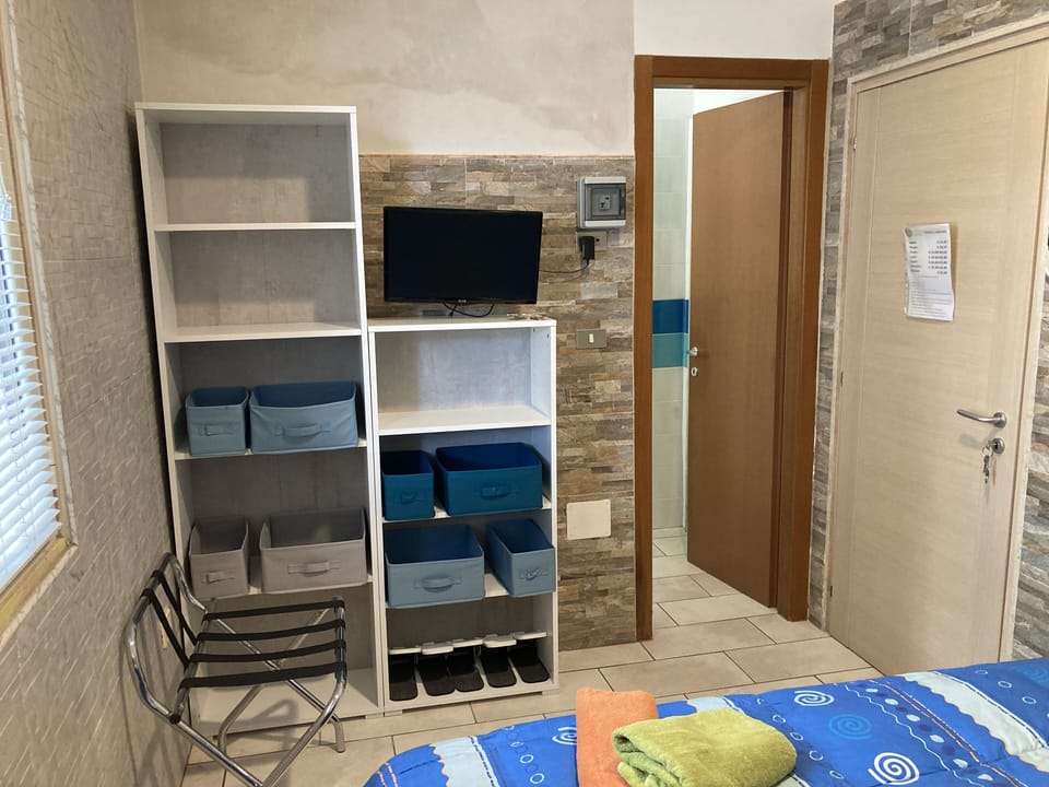 Comfort Double Room | Premium bedding, iron/ironing board, free WiFi, bed sheets