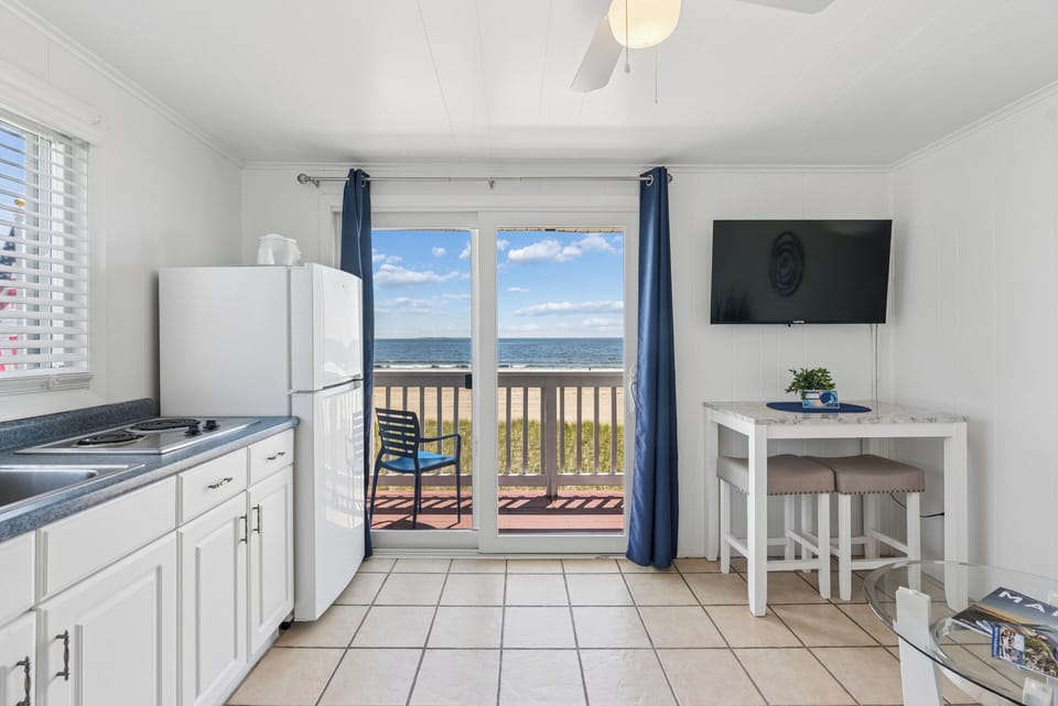 Suite, Beach View | Free WiFi, bed sheets