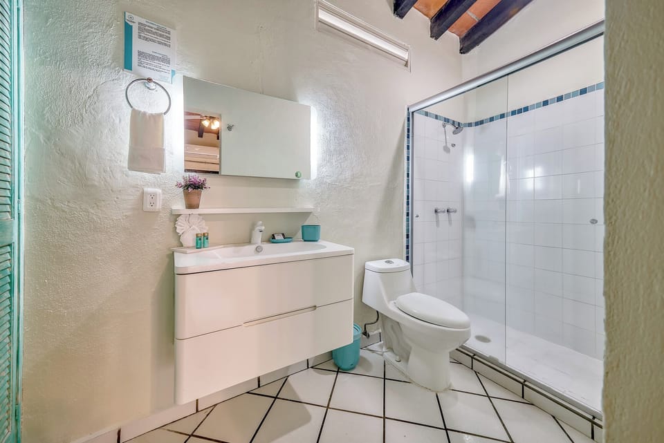 Standard Room, 2 Double Beds | Bathroom | Shower, free toiletries, hair dryer, towels