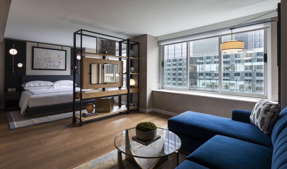 Studio Suite, 1 King Bed (High Floor, Lounge) | In-room safe, laptop workspace, iron/ironing board