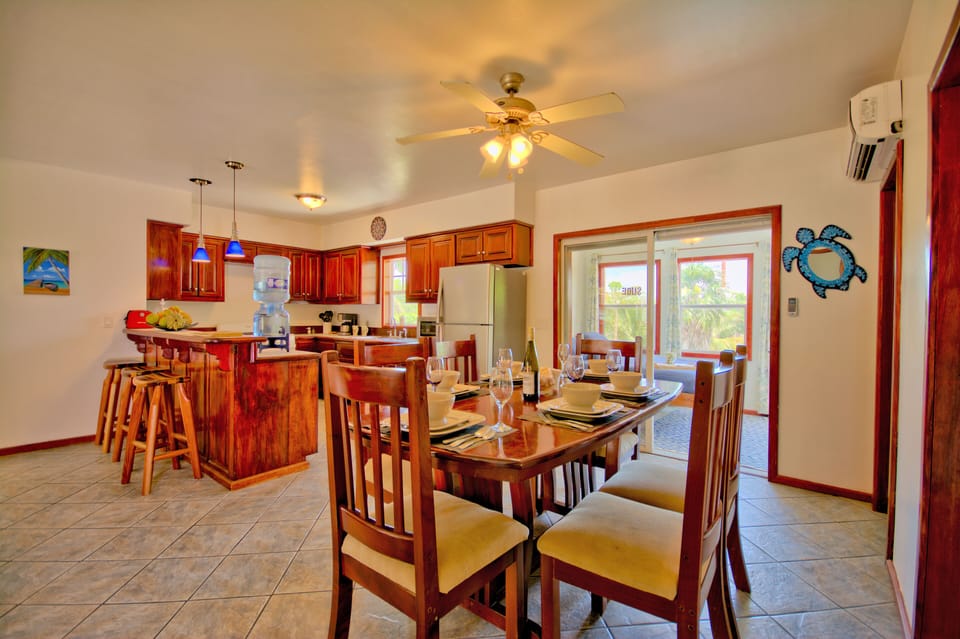 Keep cool in 1800 square feet of Air conditioned space.
