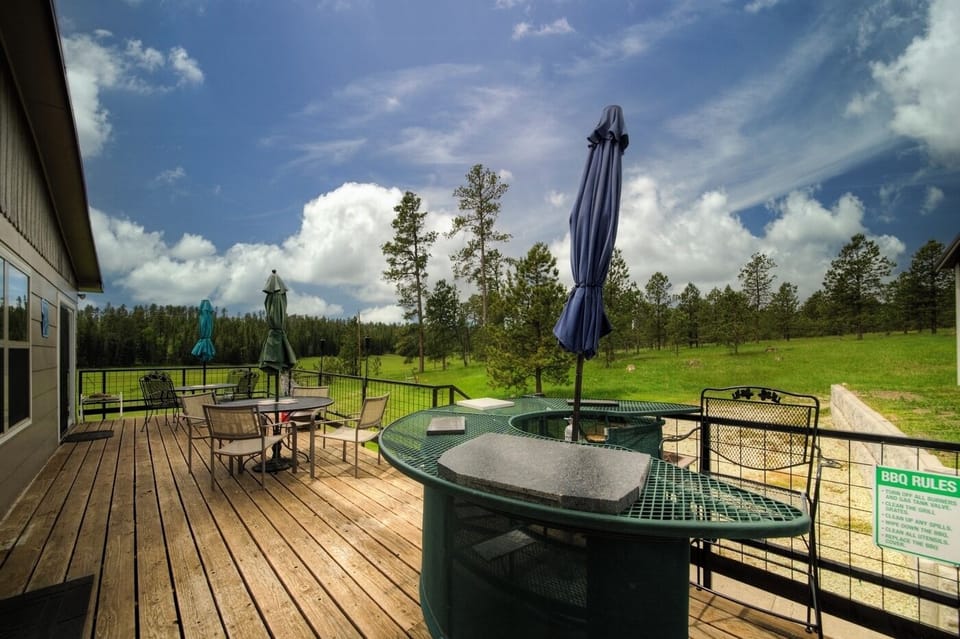 Great deck for sunsets & Grilling 