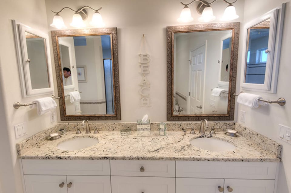 Master On Suite 
Castaway Cove Jacaranda Rd Anna Maria