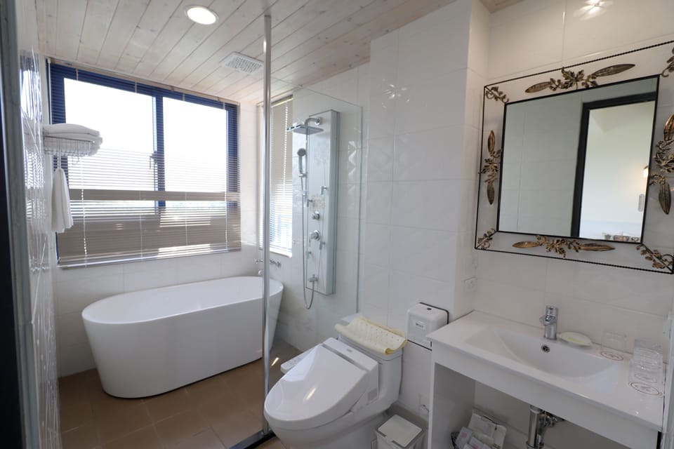 Deluxe Quadruple Room, Ocean View | Bathroom | Free toiletries, hair dryer, slippers, towels