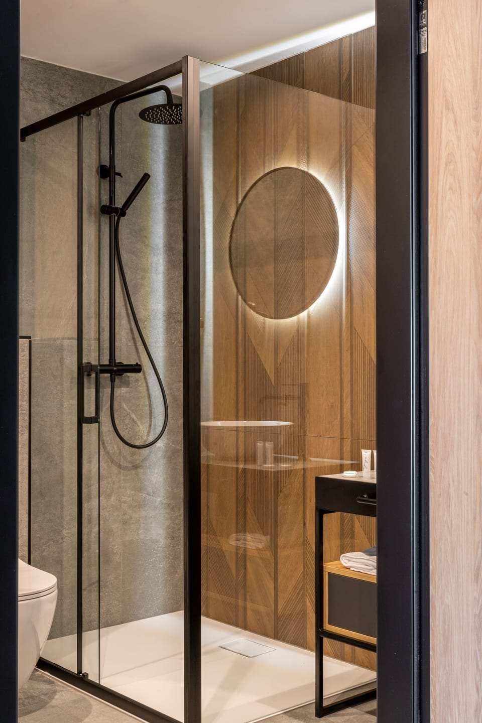 Shower, towels