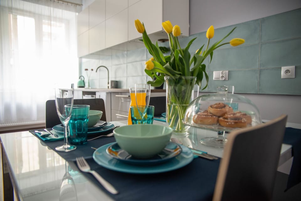 Family Studio, Kitchen | Laptop workspace, soundproofing, iron/ironing board, free WiFi